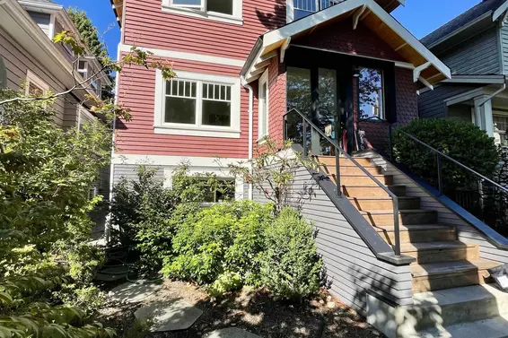 216 East 27Th Street, North Vancouver