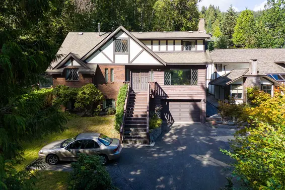 864 Wellington Drive, North Vancouver