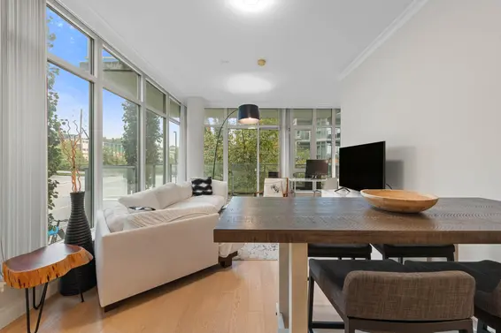 211 185 Victory Ship Way, North Vancouver