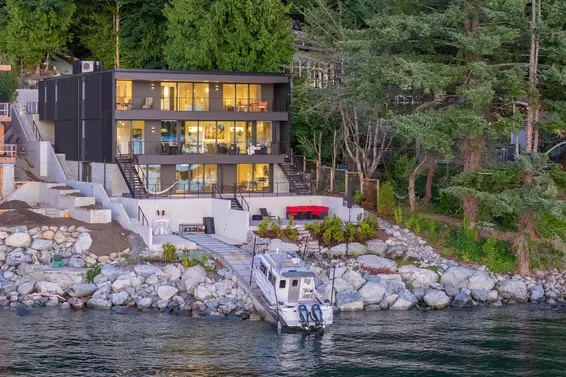 8885 Lawrence Way, West Vancouver