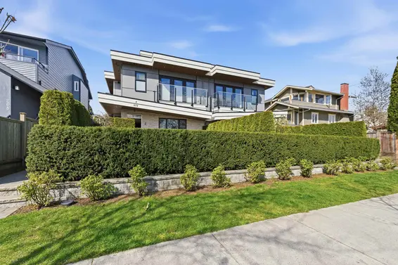 1 272 East 9th Street, North Vancouver