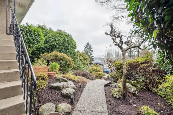 1250 Cloverley Street, North Vancouver For Sale - image 37