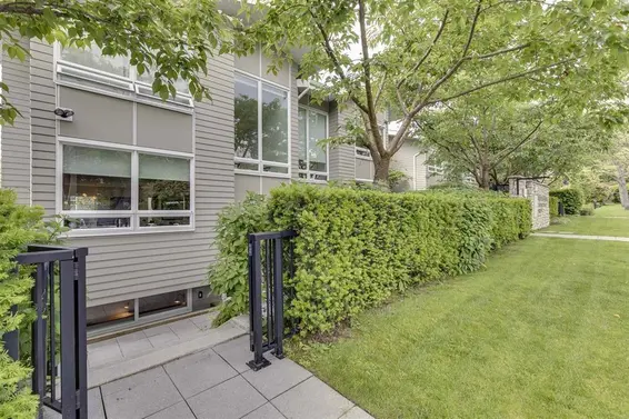 4 265 East 8th Street, North Vancouver