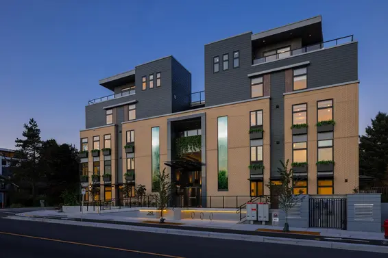 311 342 Mountain Highway, North Vancouver