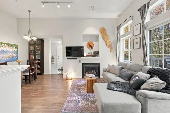 401 137 East 1st Street, North Vancouver
