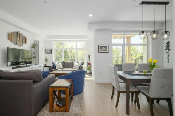 111 747 East 3rd Street, North Vancouver