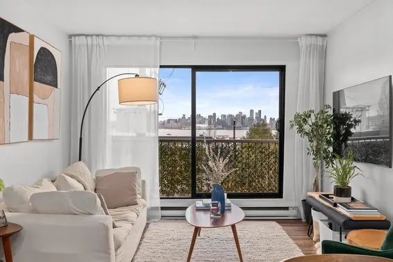 311 251 West 4th Street, North Vancouver