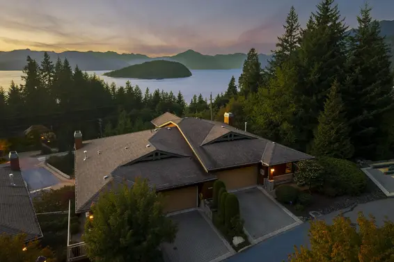 8519 Seascape Drive, West Vancouver