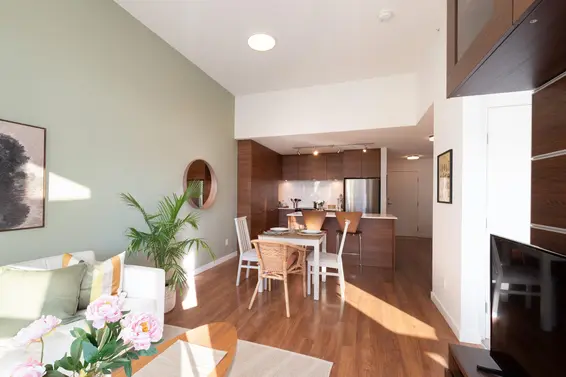 507 1677 Lloyd Avenue, North Vancouver