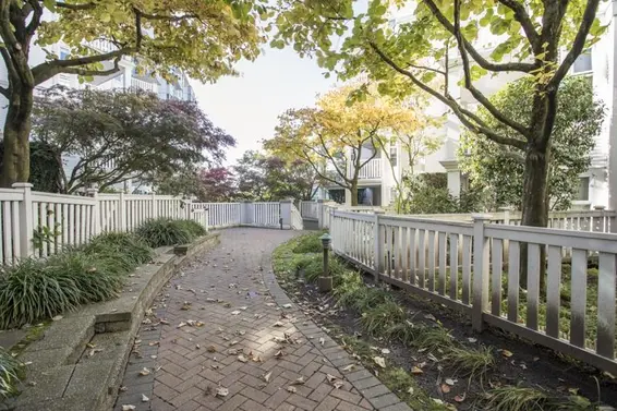 206 137 East 1st Street, North Vancouver