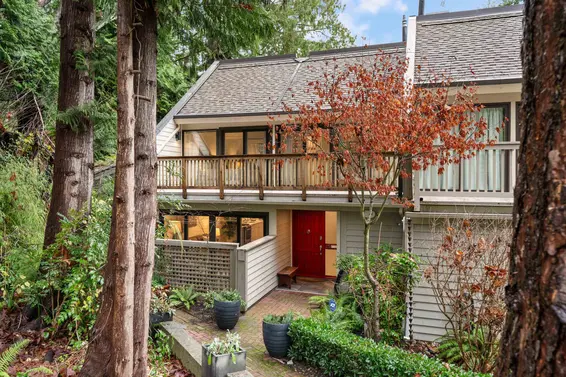 25 4957 Marine Drive, West Vancouver