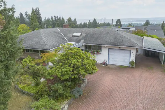 471 Genoa Crescent, North Vancouver For Sale - image 2