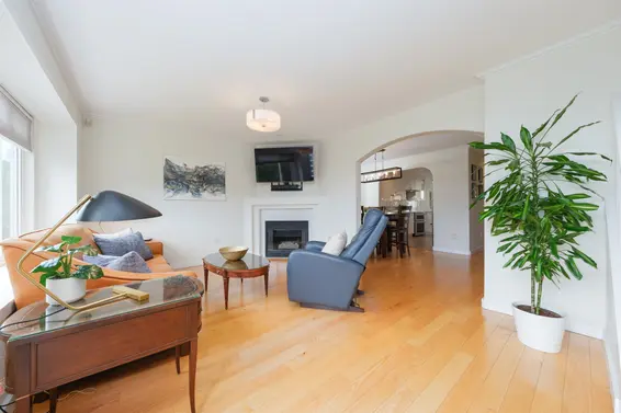 422 East 2Nd Street, North Vancouver For Sale - image 3