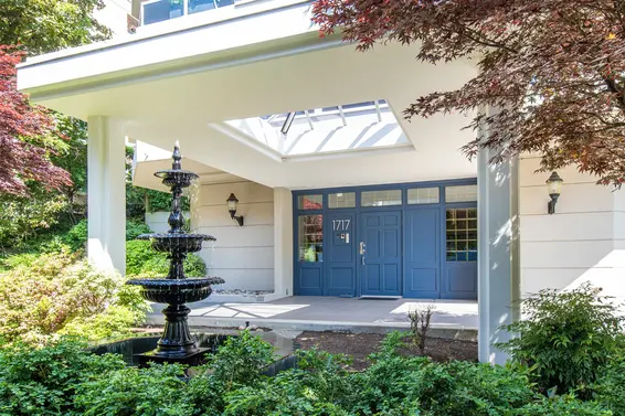 1 1717 Duchess Avenue, West Vancouver