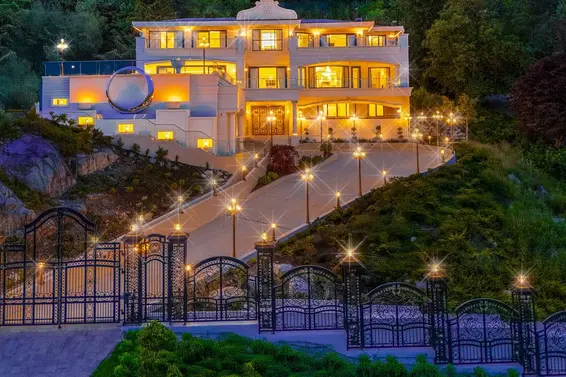 1121 Crestline Road, West Vancouver