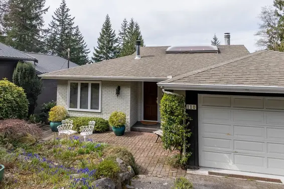 110 Oceanview Place, Lions Bay