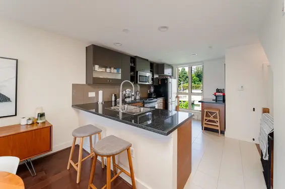 64 728 West 14 Street, North Vancouver