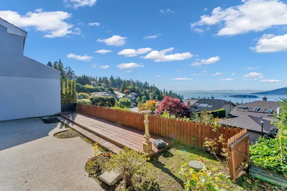 5446 Meadfeild Lane, West Vancouver For Sale - image 12