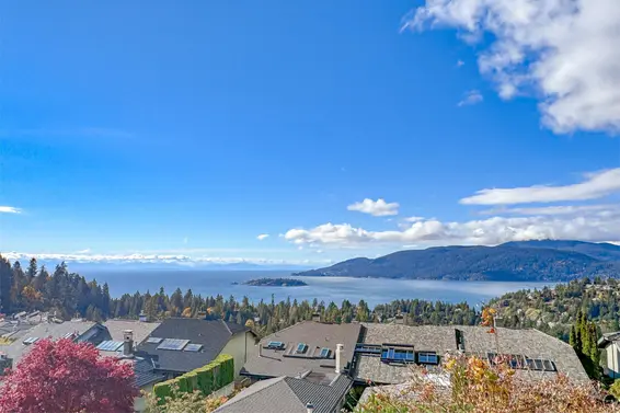 5446 Meadfeild Lane, West Vancouver For Sale - image 13