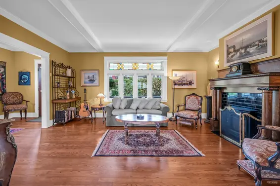 255 West 6th Street, North Vancouver