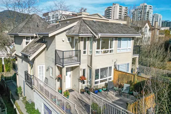 220 West 15th Street, North Vancouver