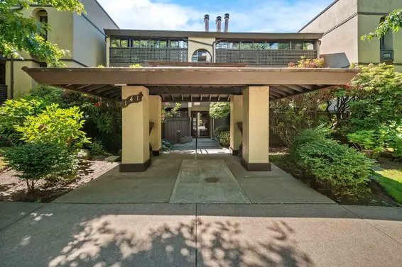 210 141 West 13th Street, North Vancouver