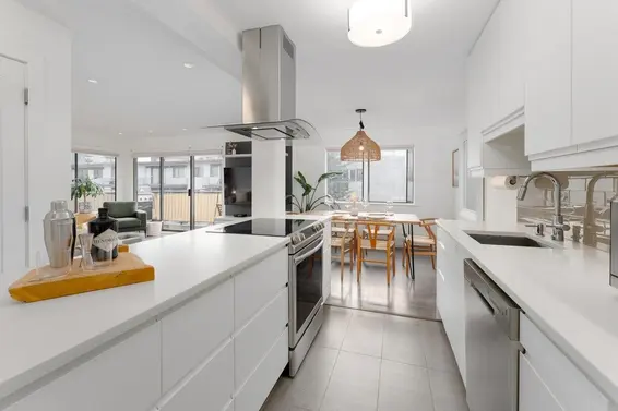 103 127 East 4th Street, North Vancouver