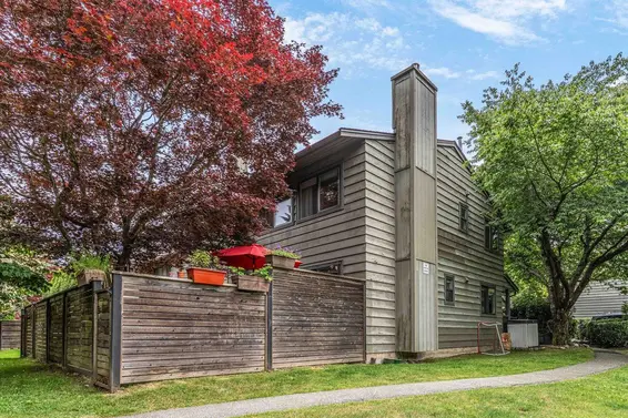 39 1910 Cedar Village Crescent, North Vancouver