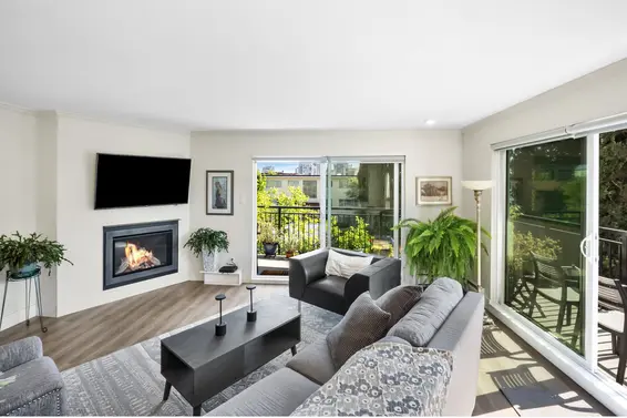 202 134 West 20th Street, North Vancouver