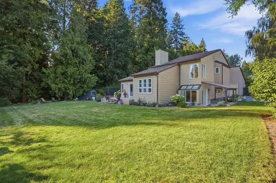 2207 Tanager Place, North Vancouver