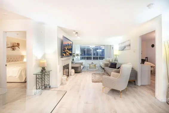 206 855 West 16th Street, North Vancouver