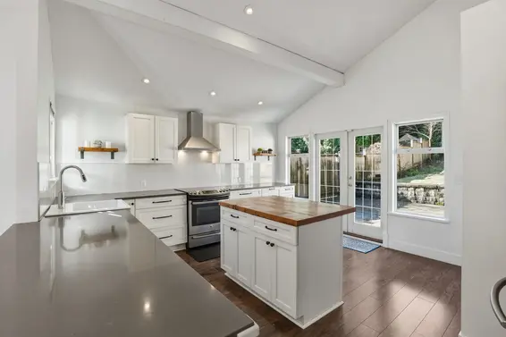 3015 Royal Avenue, North Vancouver