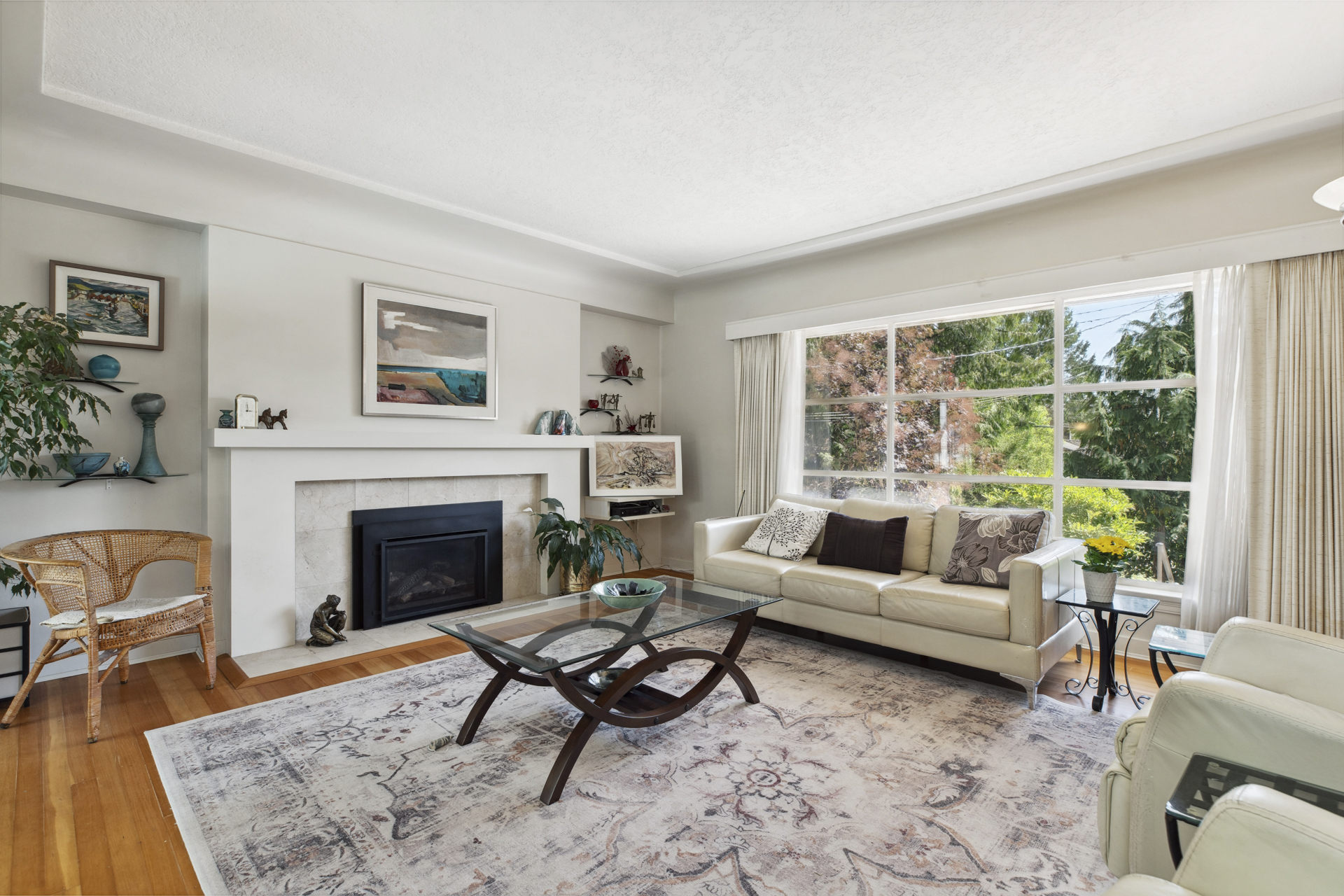 1380 Doran Road, North Vancouver For Sale by Rossetti - image 2